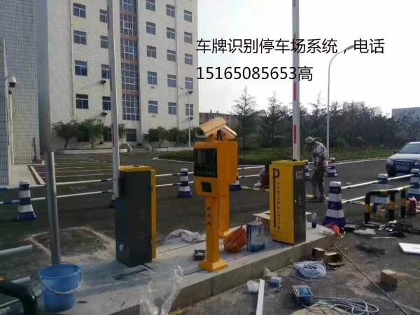 小區(qū)安裝廣告道閘車牌識別，濟南冠宇