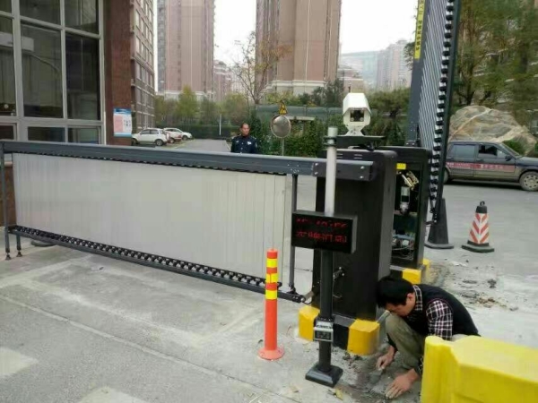 青島平度智能道閘 無人值守車牌識別