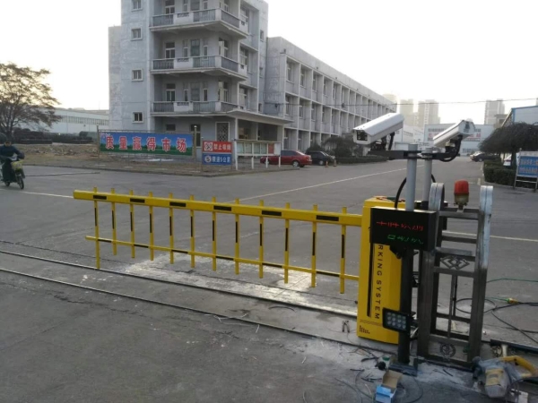 德州禹城車牌識別道閘門  廣告道閘價格