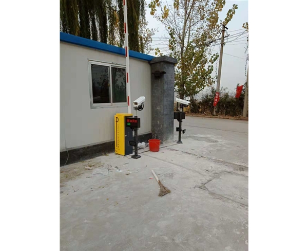 東營車牌識(shí)別管理系統(tǒng)，利津出入口道閘機(jī)