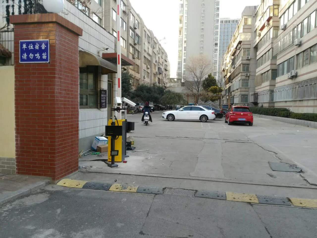 濟(jì)寧車輛進(jìn)出控制系統(tǒng)，梁山停車場(chǎng)門禁道閘機(jī)
