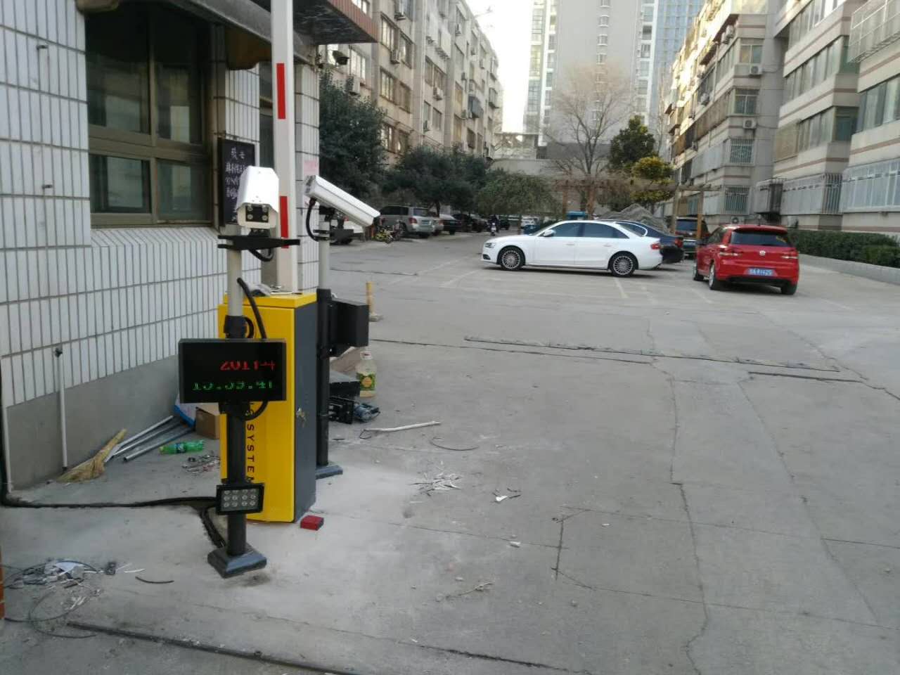 濟南平陰哪里賣車牌識別系統(tǒng)？廣告道閘安裝公司