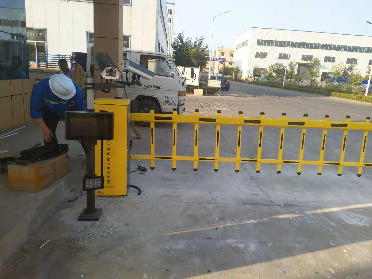 濟(jì)南哪家做車牌識(shí)別道閘機(jī)，性價(jià)比高，質(zhì)量保證