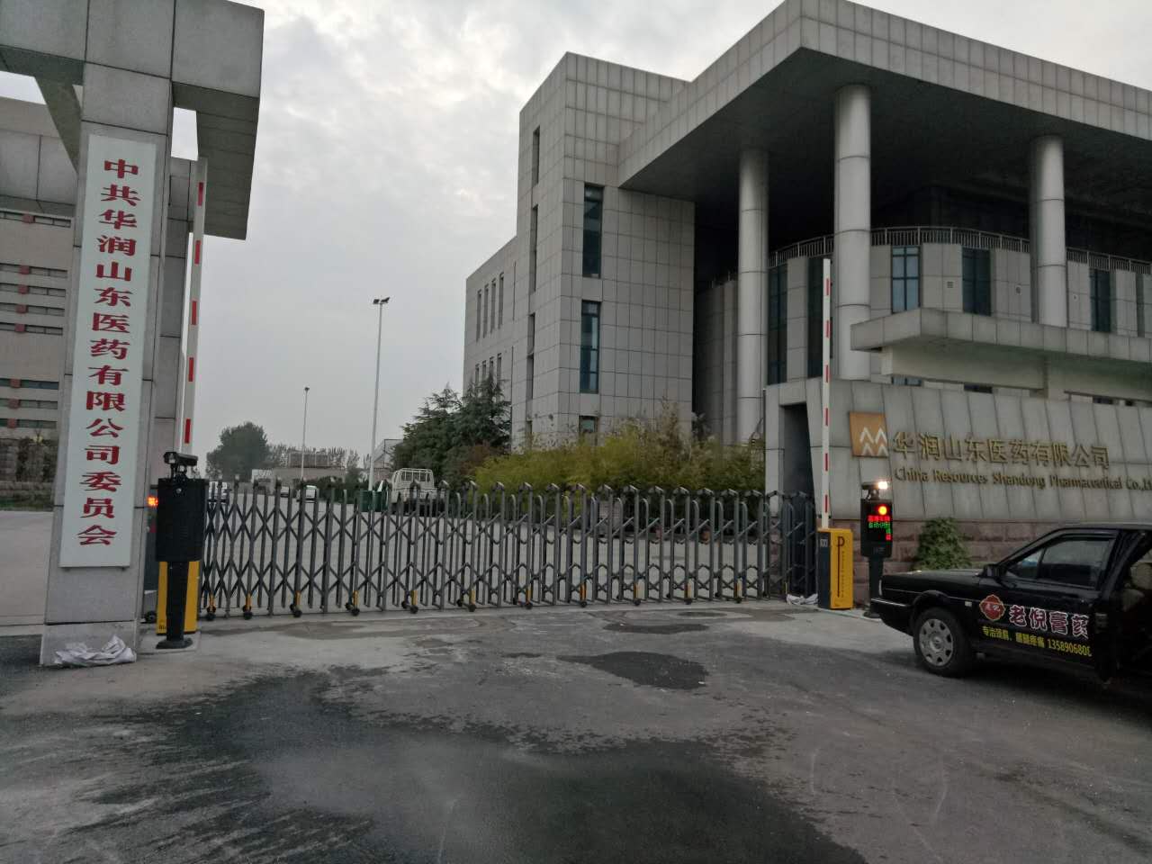 泰安哪家生產(chǎn)車牌自動識別機，濟南冠宇道閘門