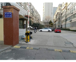 濟(jì)寧車輛進(jìn)出控制系統(tǒng)，梁山停車場(chǎng)門禁道閘機(jī)